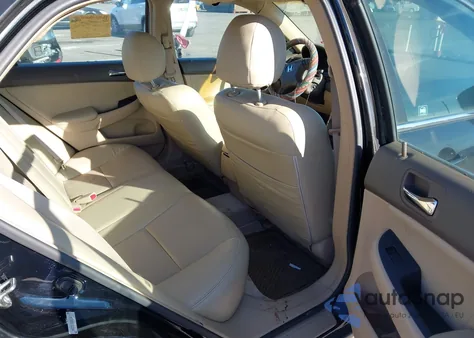 2003 Honda Accord 2.4 Lx from USA, damaged, VIN 1HGCM563X3A010437